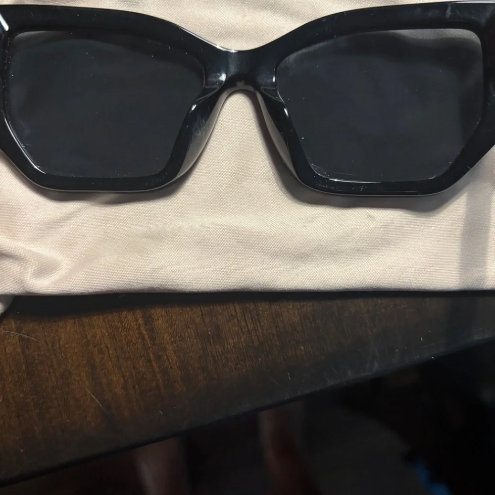 Tory Burch Cat eye polarized sunglasses - Picture 3 of 5